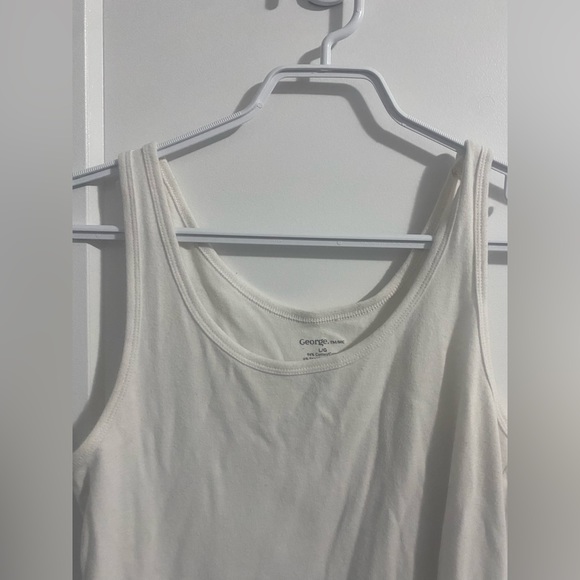 Plain White Tank - Picture 4 of 4